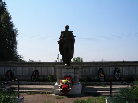 У мемориала